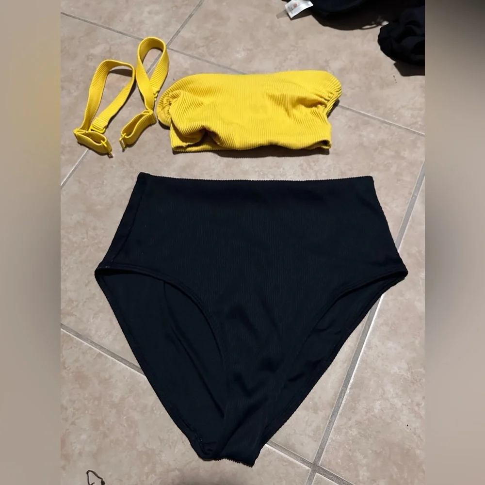 Bathing suit - Picture 1 of 1